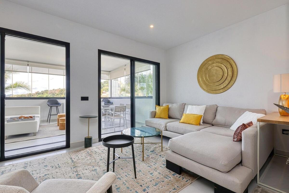 Apartment Stylish Hills With Lovely Views
